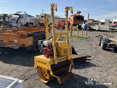 2001 Essick V-304EH Vibratory Roller