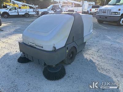 2011 Advance Proterra 5130 Riding Floor Sweeper