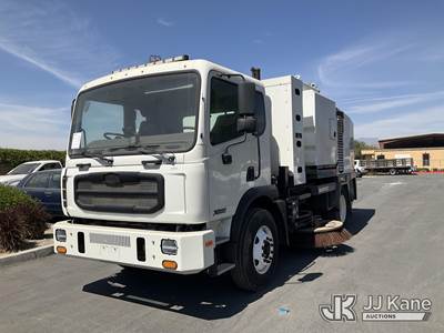 2017 Autocar ACMD42 Street Sweeper