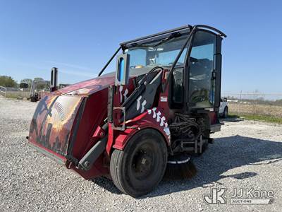 2015 Elgin Pelican S Street Sweeper