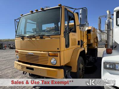 2002 Freightliner FC70 Street Sweeper