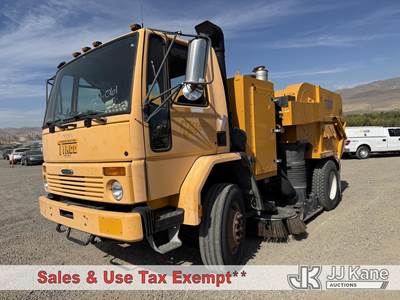 2000 Freightliner FC70 Cargo Street Sweeper