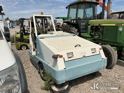 Tennant 800 Sweeper
