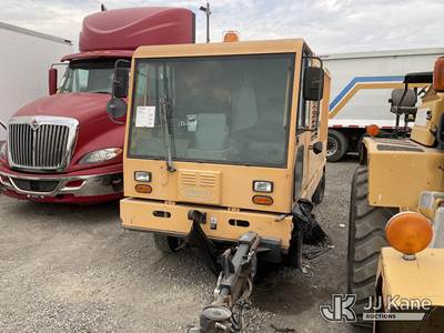 2002 TENNANT 830 Sweeper