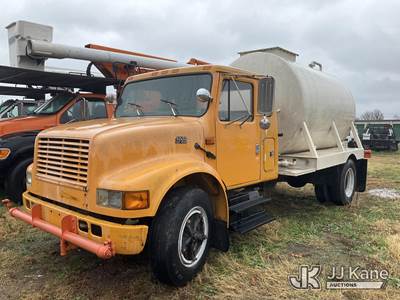 1994 International 4700 Water Tank Truck
