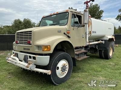 2001 International 4800 4x4 Water Tank Truck