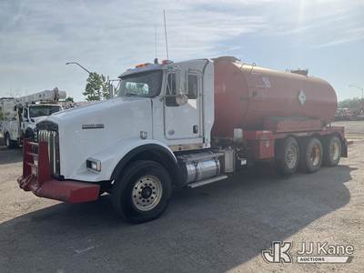 2012 Kenworth T800 Tri-Axle Tank Truck