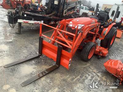 2011 Kubota B3200HSD 4x4 Utility Tractor Loader