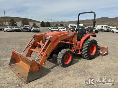 Kubota L3301D Utility Tractor Loader