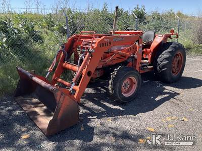Kubota L4850 Tractor Loader