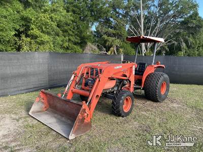 Kubota M4700 Utility Tractor Loader