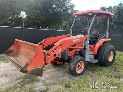Kubota TL1000 Utility Tractor Loader
