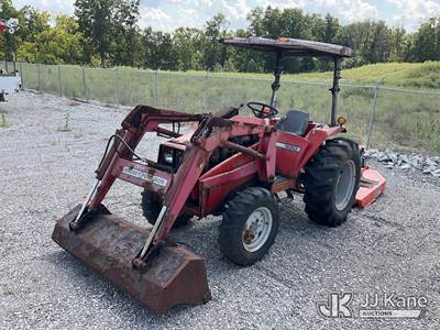 Massey Ferguson 1260 Utility Tractor Loader
