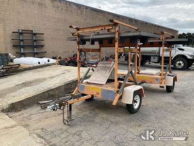 Solar Tech SILENT SENTINEL Traffic Control / Arrow / Message Board