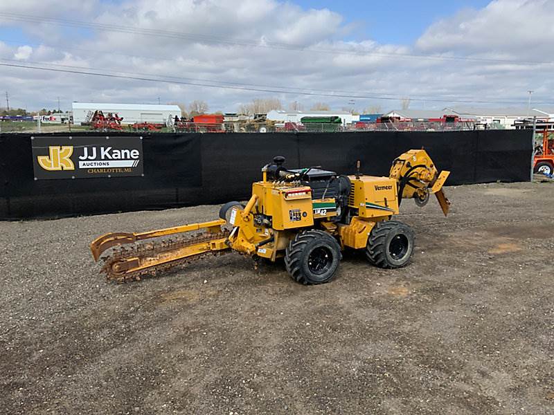 2013 Vermeer LM42 Rubber Tired Articulating Walk Beside Cable Plow