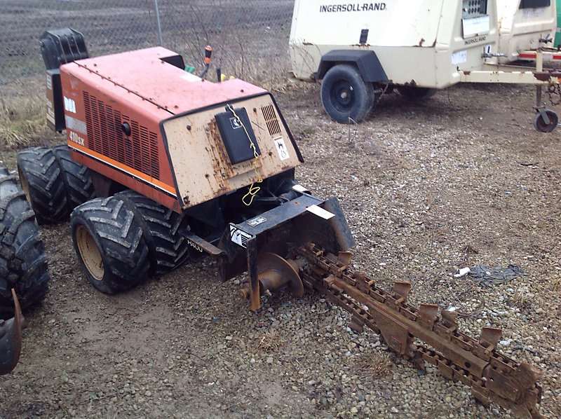 2001 Ditch Witch 410SX Trencher For Sale Charlotte, MI 675