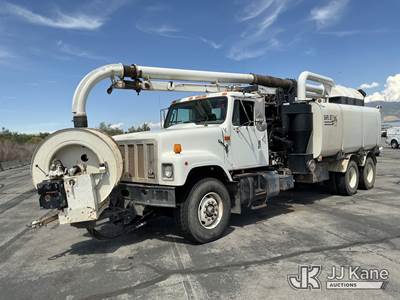2000 International 2574 T/A Vactor Truck