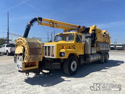 2000 International 2674 T/A Vactor Truck