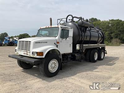 1991 International 4900 Vacuum Excavation Truck