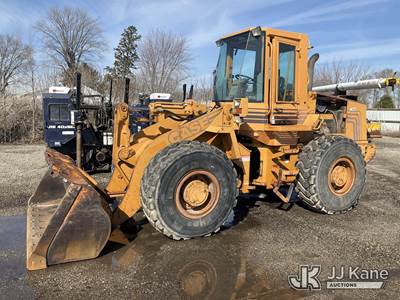Case 621B Articulating Wheel Loader