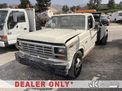 1986 Ford F-350 Tow/Wrecker Truck