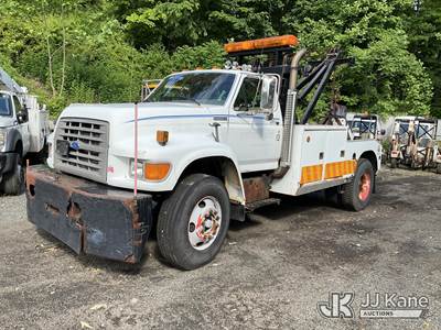 1995 Ford F800 Wrecker Truck