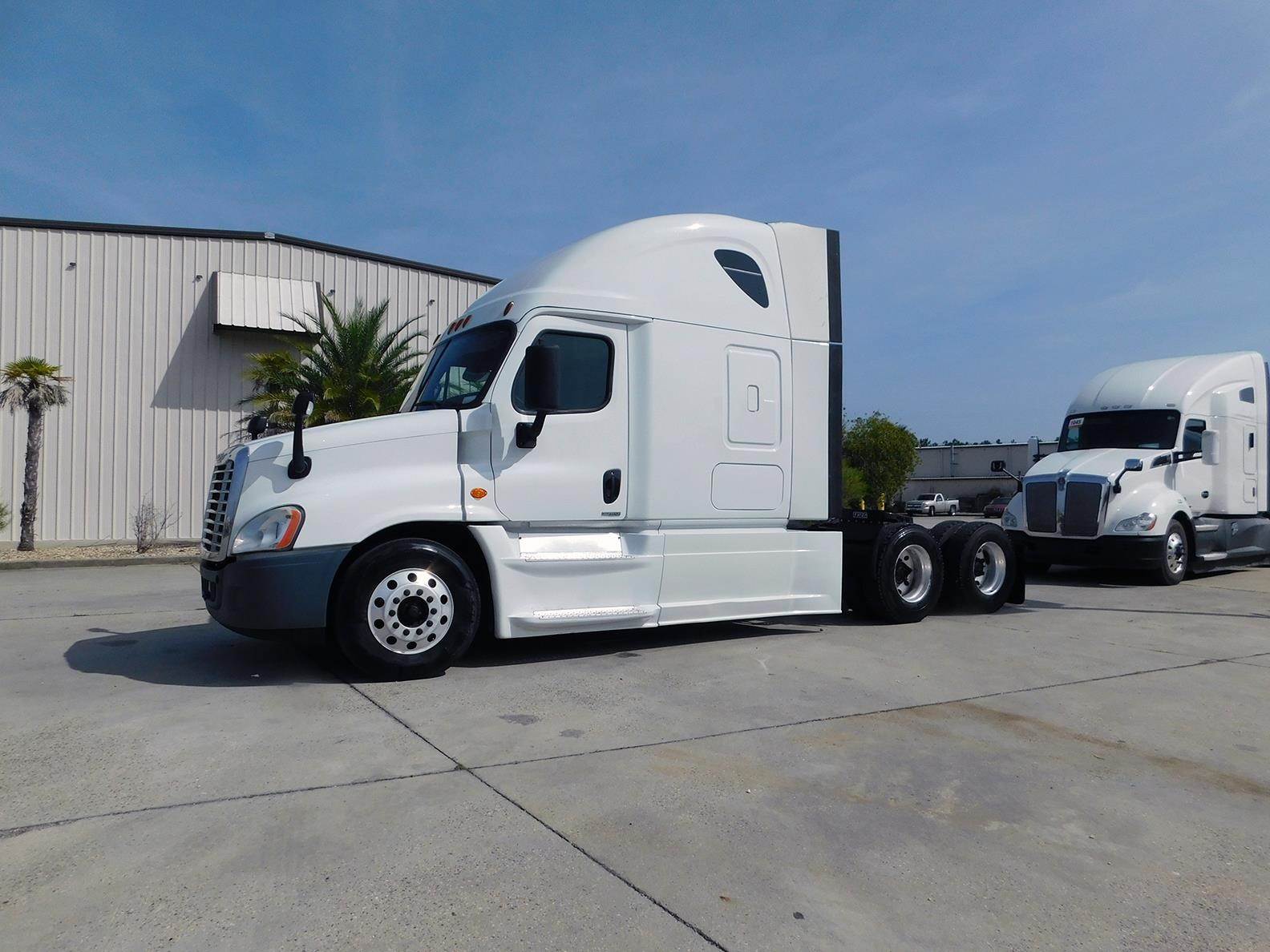 2016 Freightliner Cascadia 125 Sleeper Semi Truck Detroit 450HP, 12