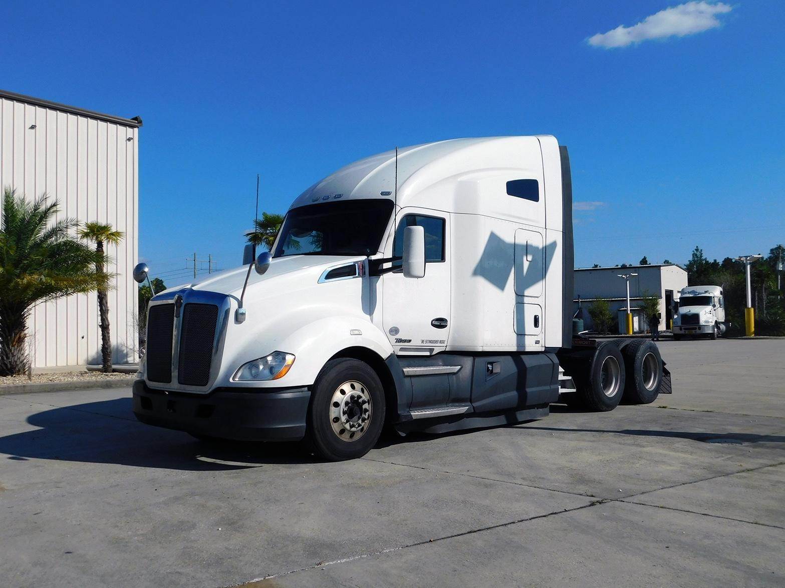 2016 Kenworth T680 Sleeper Semi Truck Paccar 455HP, 12 Speed