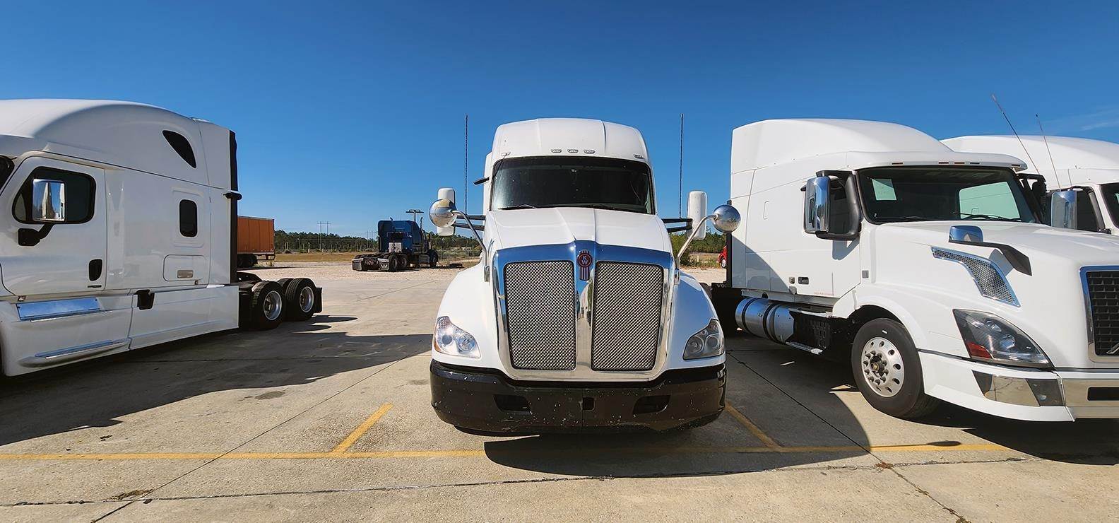 2016 Kenworth T680 Sleeper Semi Truck Paccar 455HP, 12 Speed