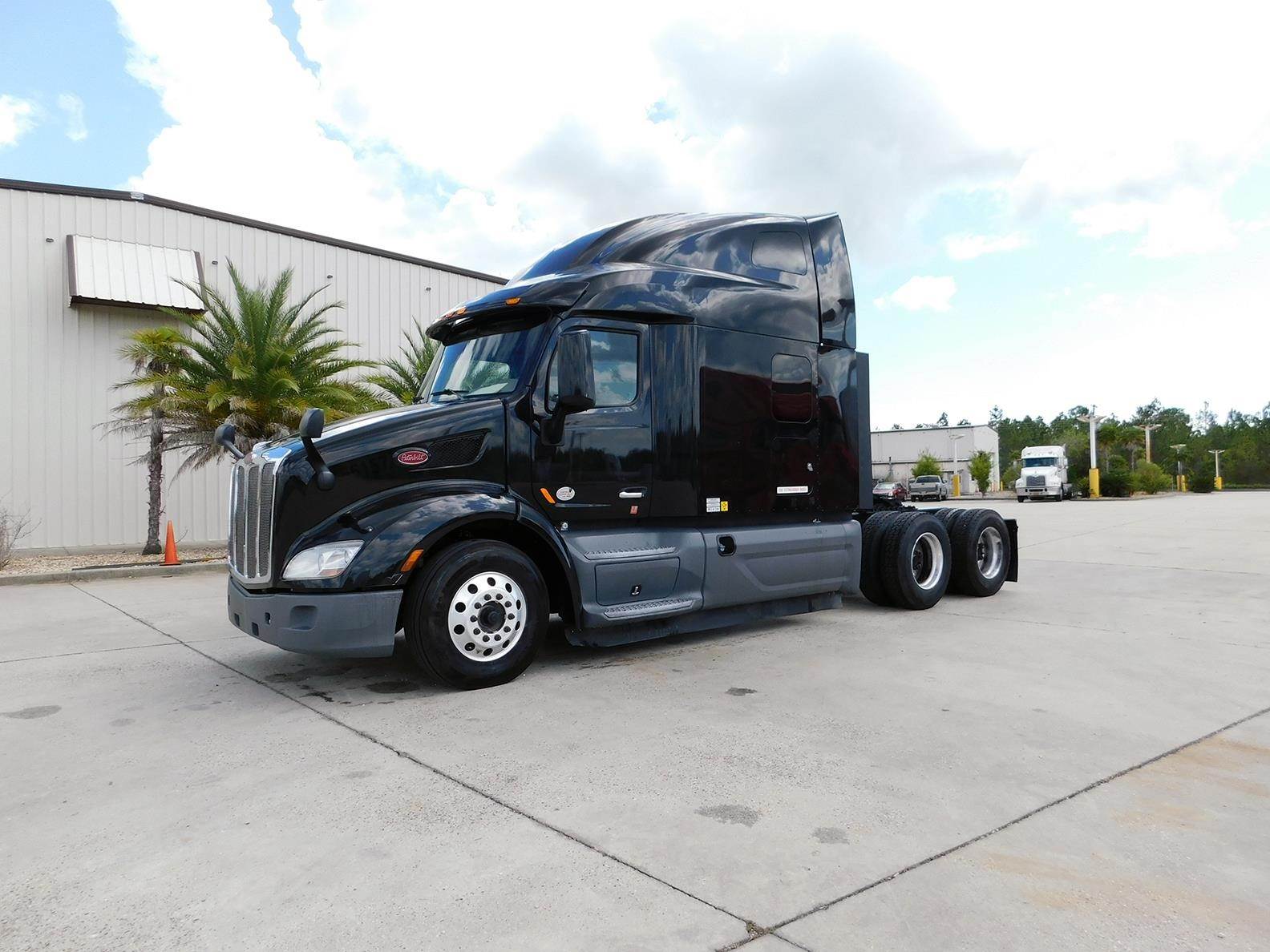 2020 Peterbilt 579 Sleeper Semi Truck Paccar 430HP, 12 Speed