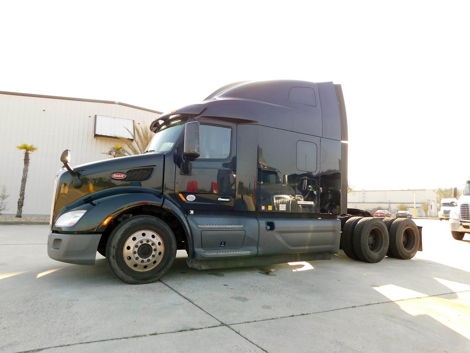 2020 Peterbilt 579 Sleeper Semi Truck 380HP, 12 Speed Automatic For