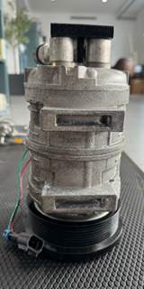 Que QP-21-1704 A/C Compressor 24V 8 Groove,2108080226