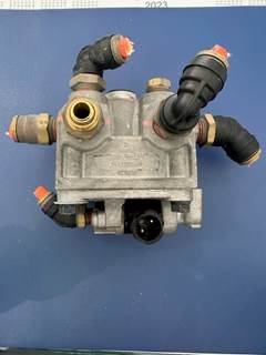 Bendix Air Brake R-12 Relay Valve, T-110047-P,909628