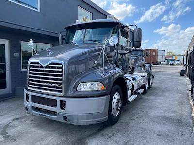 2014 Mack Pinnacle CXU613 Day Cab Truck