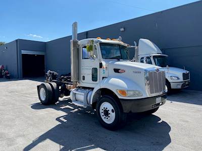 2009 Peterbilt 335 Cab & Chassis Truck