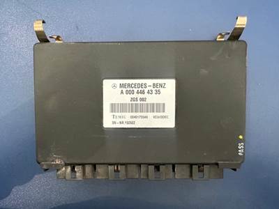 Mercedes-Benz A0004464335 Cab Control Module for Freightliner M2