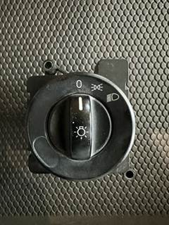 Freightliner Cascadia Head light switch A06-58685-001