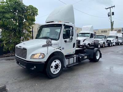 2011 Freightliner M2 106 Day Cab Truck