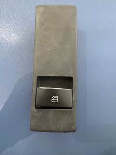 Freightliner Cascadia Passenger Side Door Window Switch  A66-09200-000