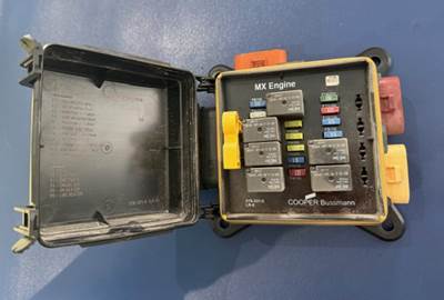 Cooper Bussman/Peterbilt 587 Electrical Fuse box 31S331-0