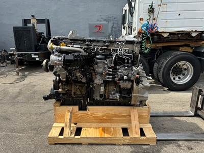 2015 Detroit DD13 Engine