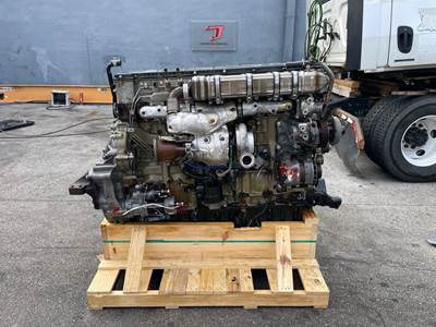 2015 Detroit DD15 Engine