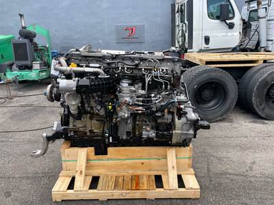2016 Detroit DD15 Engine
