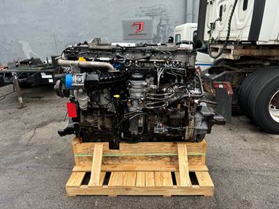 2014 Detroit DD15 Engine