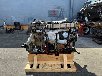 2017 Detroit DD15 Engine