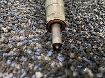 thumbnail image 2 of Bosch Diesel Fuel Injector 0445120216 / 898087981 For ISUZU 4JJ1 3.0L Engine - Used 2 of 5