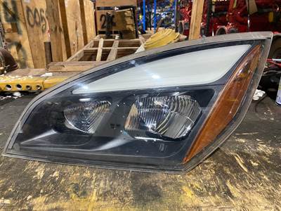 Freightliner A66-01405-004 Headlight Assembly