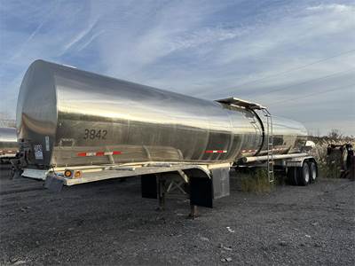 STAINLESS TANK & EQUIPMENT NON-CODE / 6,200 / DOUBLE CONICAL Chemical / Acid Tank Trailer