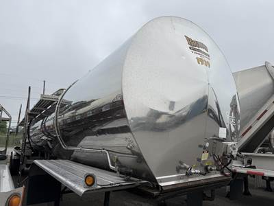 Tremcar Tandem Axle Stainless Steel Chemical / Acid Tank Trailer - Air Ride