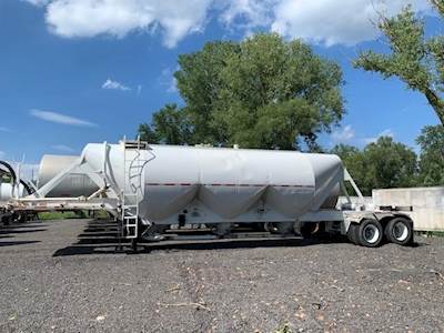 Fruehauf Pneumatic 1040cuft Dry Bulk / Pneumatic Tank Trailer